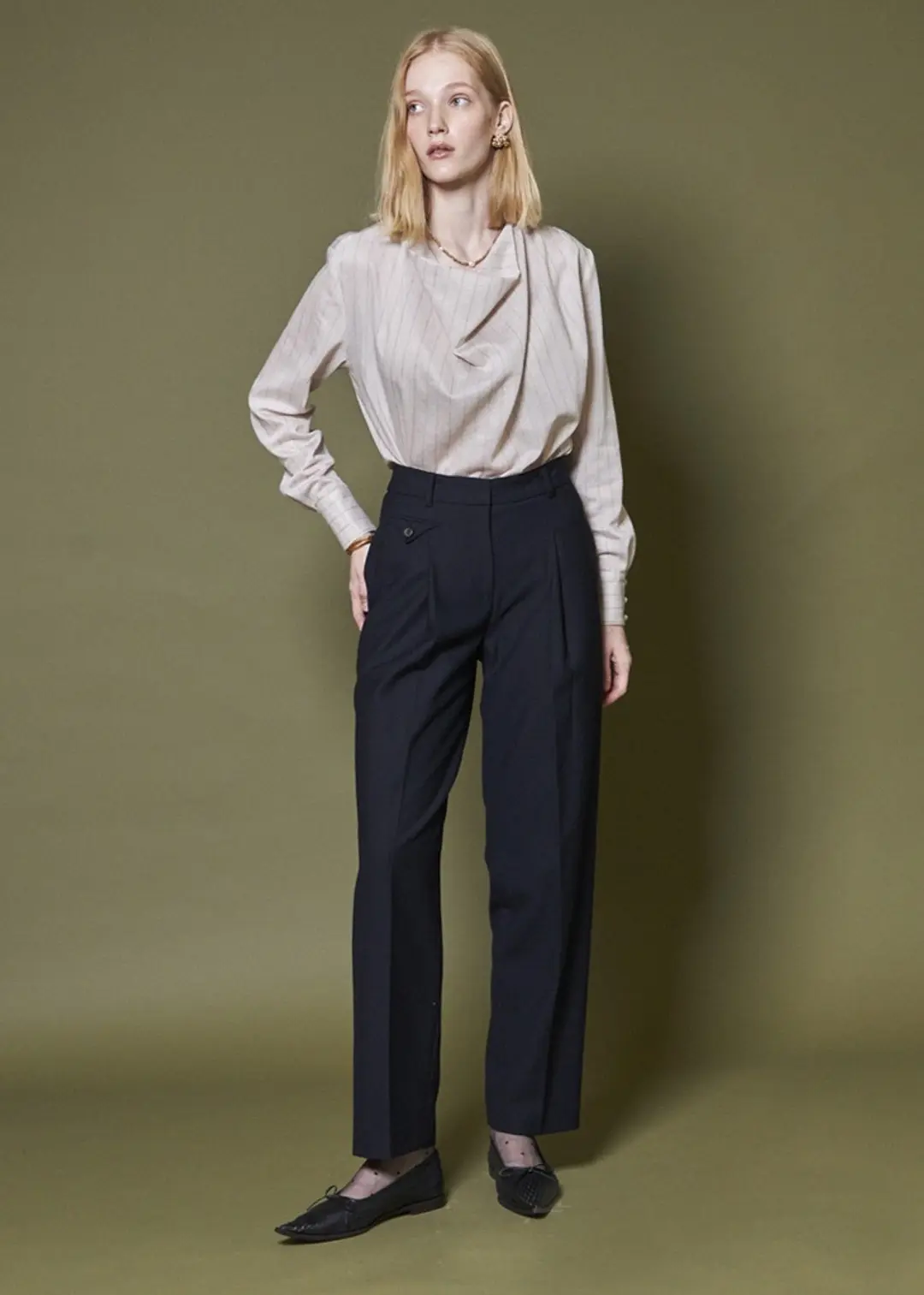 메종드이네스 POCKET BUTTON SLACKS_NAVY 상품 이미지 1