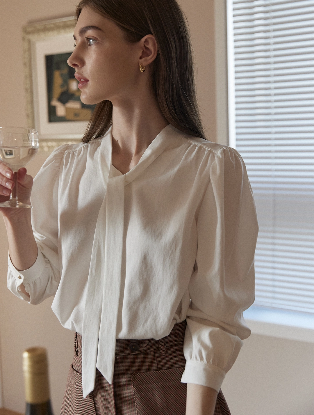 논로컬 Scarf Tie Goldish Blouse - Cream Beige 상품 이미지 2