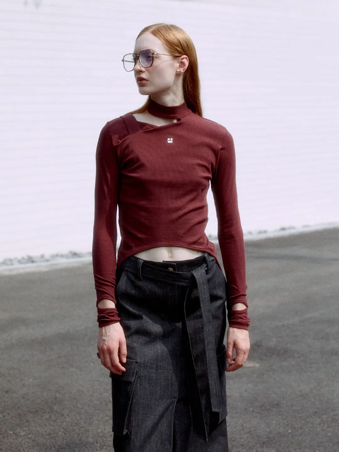 뮤제 QUATRE Cutout Detail Symbol Point Top_Burgundy 상품 이미지 2