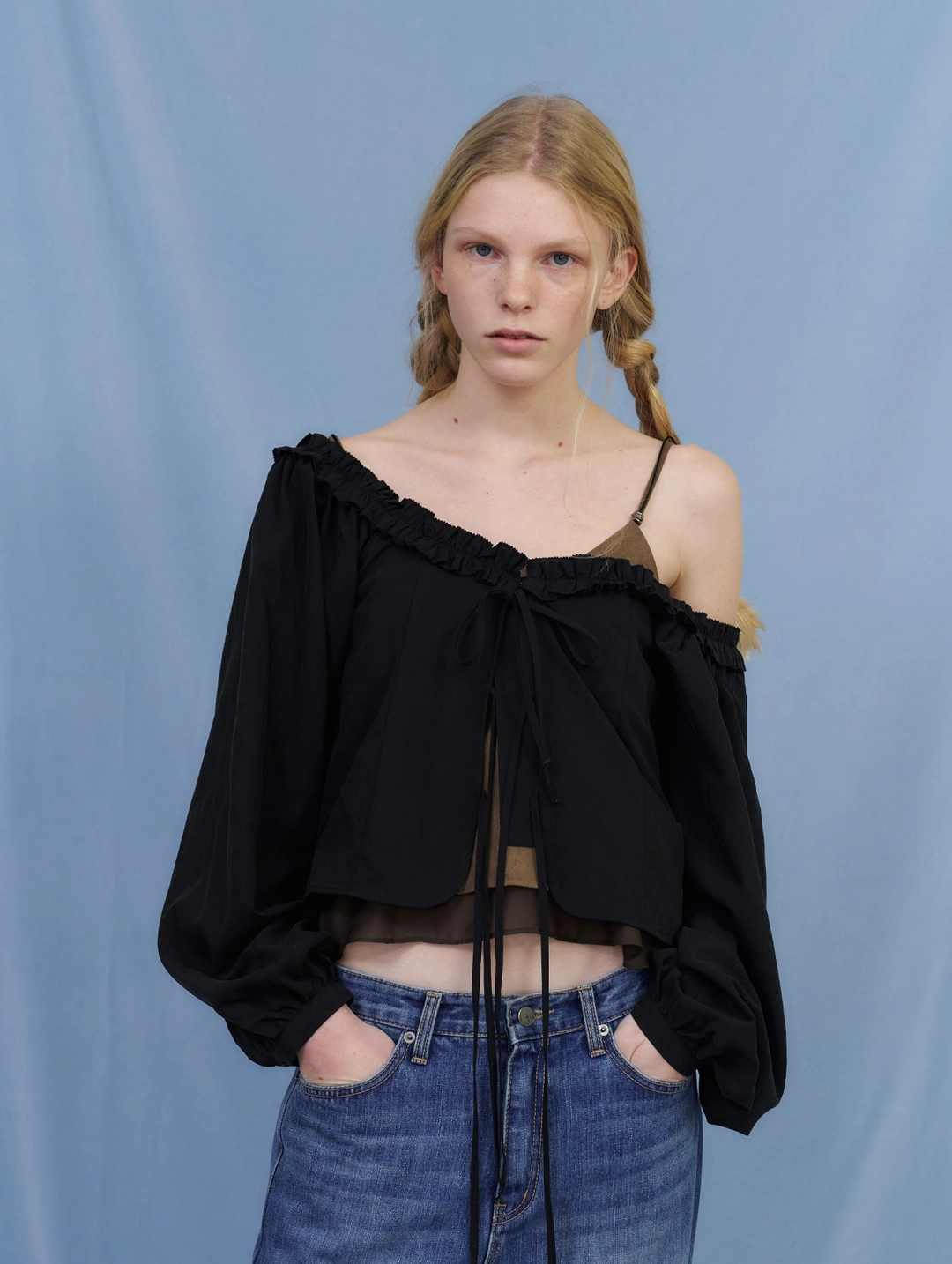 포에토 Prettish ribbon off blouse - black 상품 이미지 2