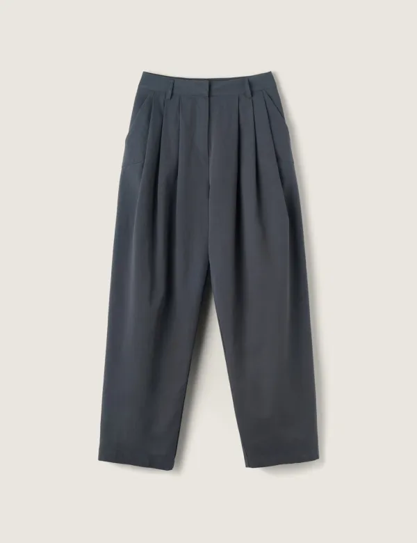 Maho Tuck Pants (Charcoal)