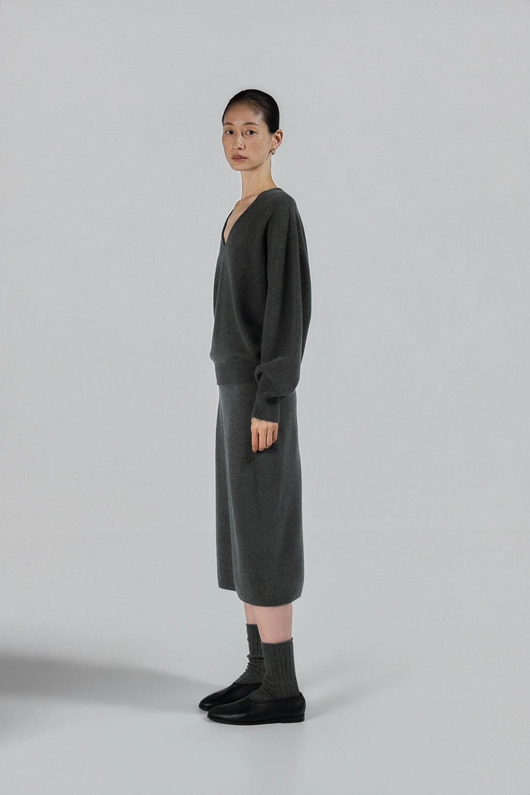 에이치에이트 PLAIN MIDI SKIRT ( CHARCOAL ) 상품 이미지 3