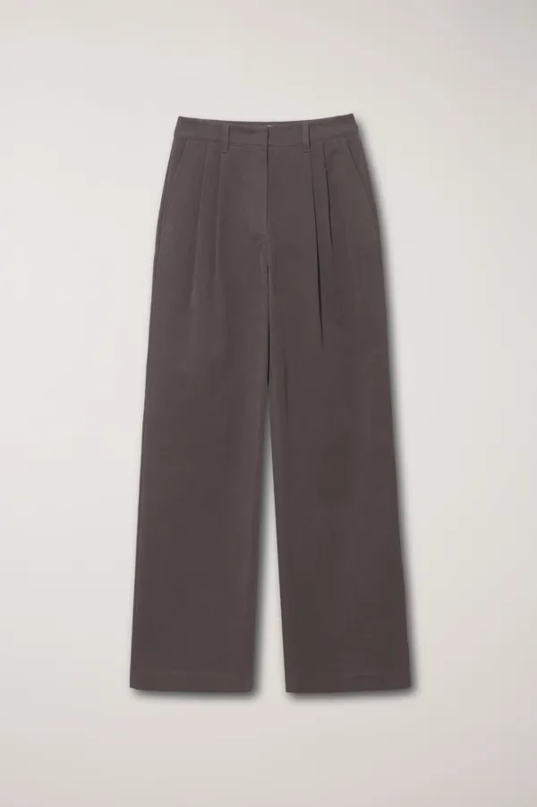 DOUBLE PLEATED CHINO SLACKS DARK BROWN