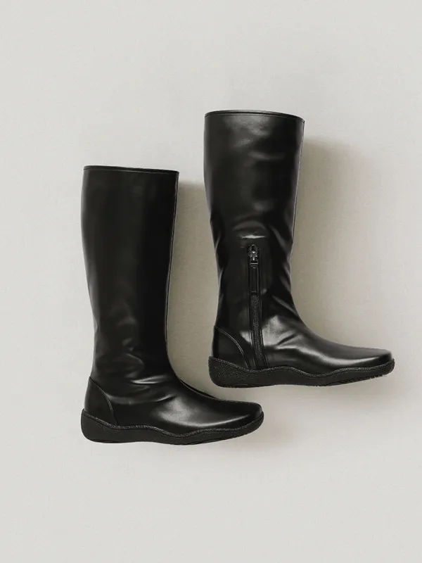Pope Knee Boots Black