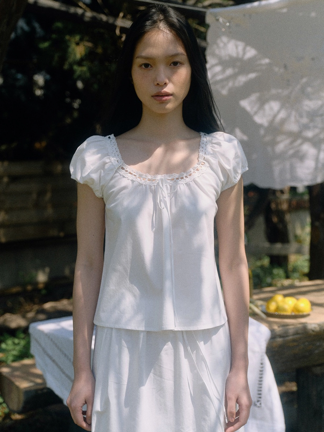 베이오드 Neck string lace blouse_white - BAIE OUD 상품 이미지 2