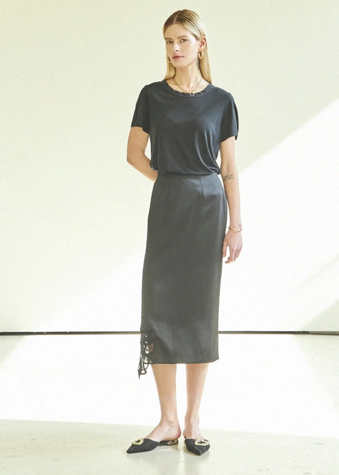 메종드이네스 BASIC TENCEL T-SHIRT_BLACK 상품 이미지 2