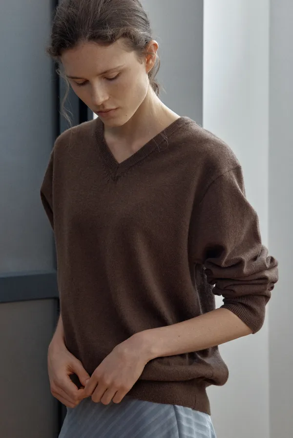 layered v neck knit - brown