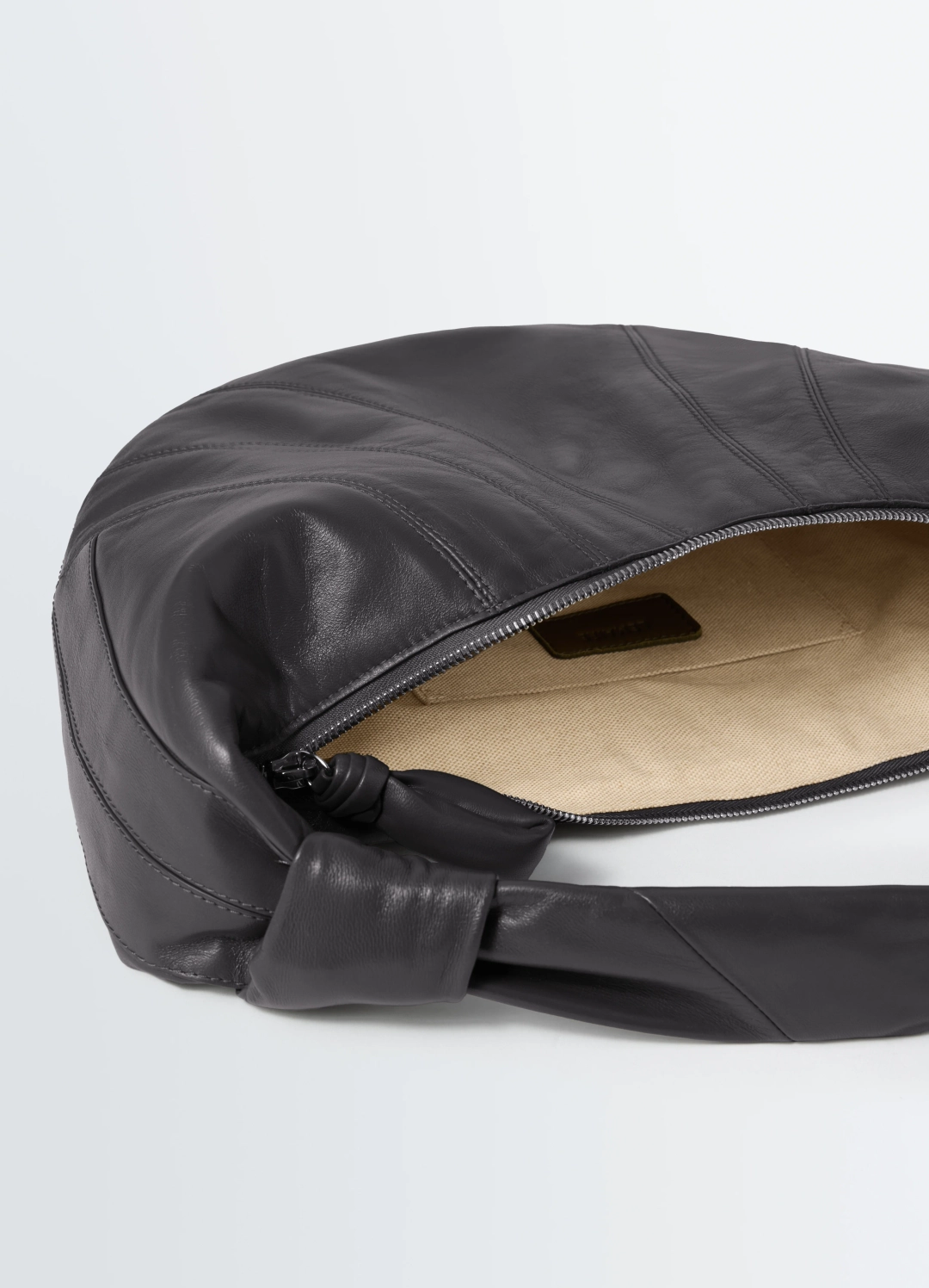 르메르 FORTUNE CROISSANT BAG IN LEATHER 상품 이미지 3