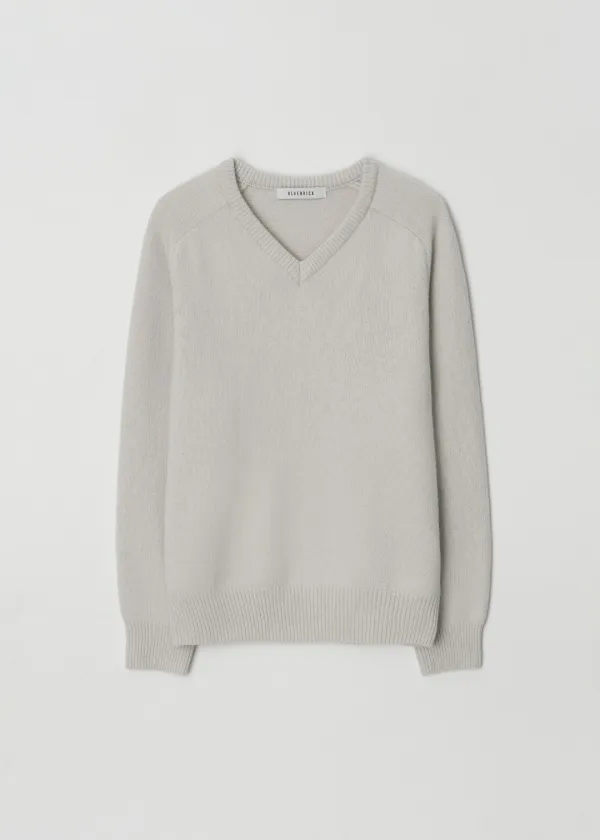 Classic cash v-neck knit (light gray)
