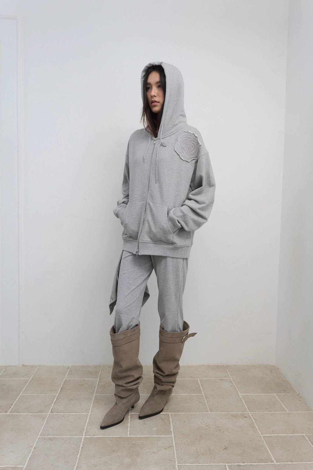 마조네 ROSE APPLIQUE ZIP-UP HOODIE_MELANGE 상품 이미지 1