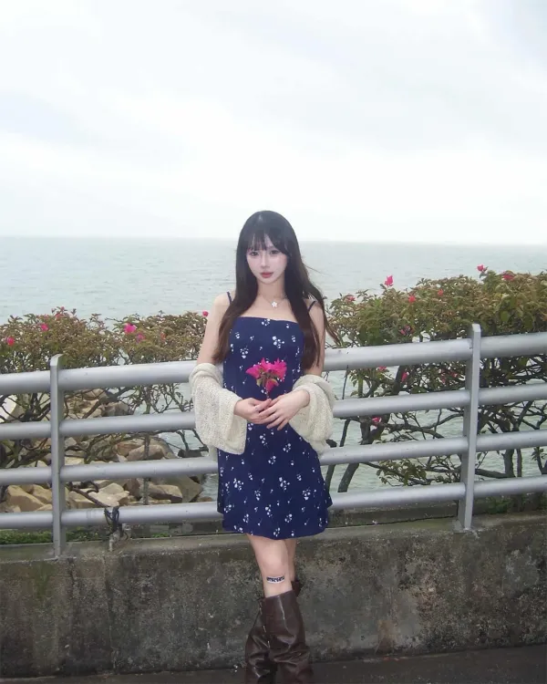 @chik3iFloral flare dress (Navy)
