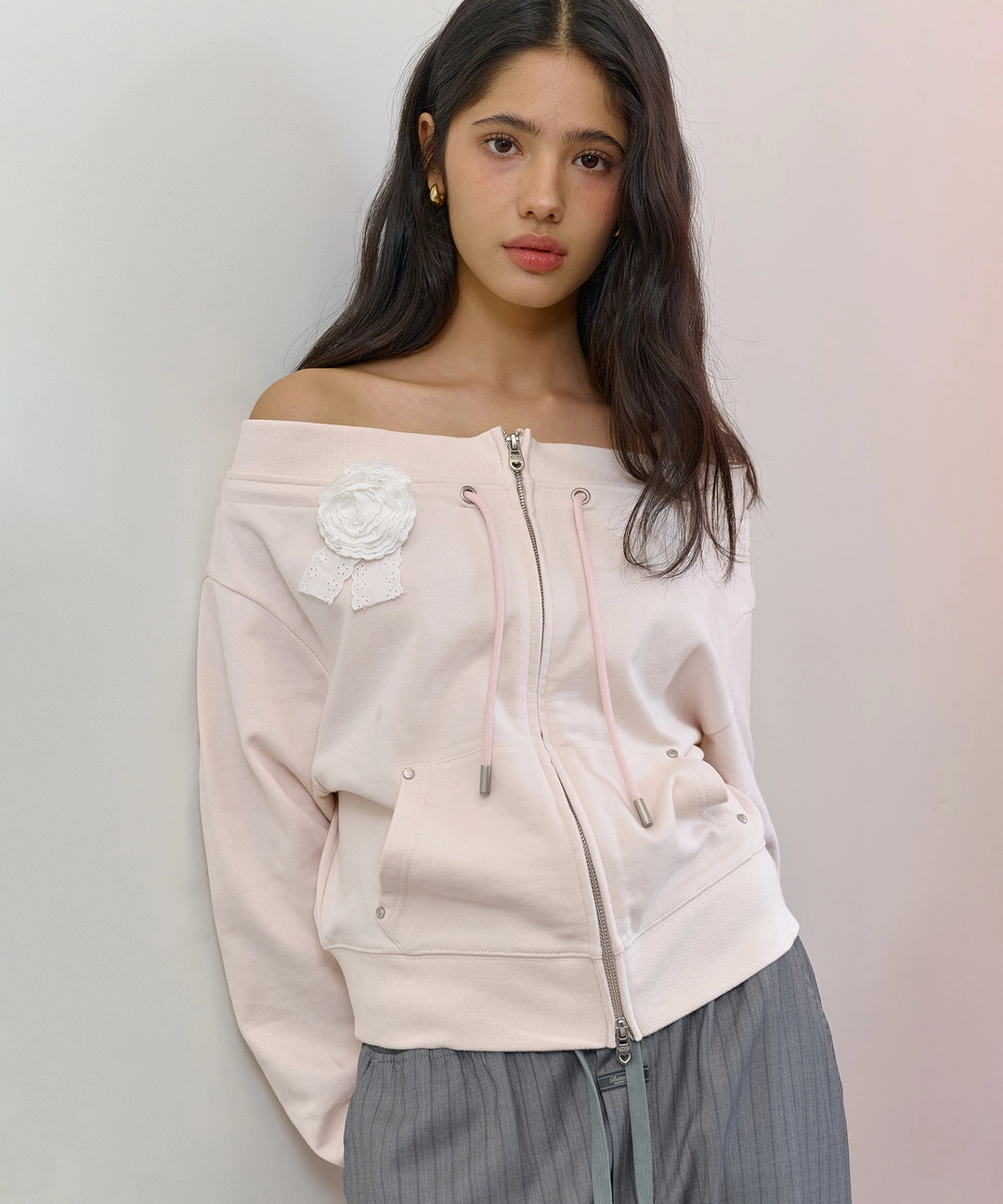 비터셀즈 Vera Off Shoulder Zip Up-Light Pink 상품 이미지 2
