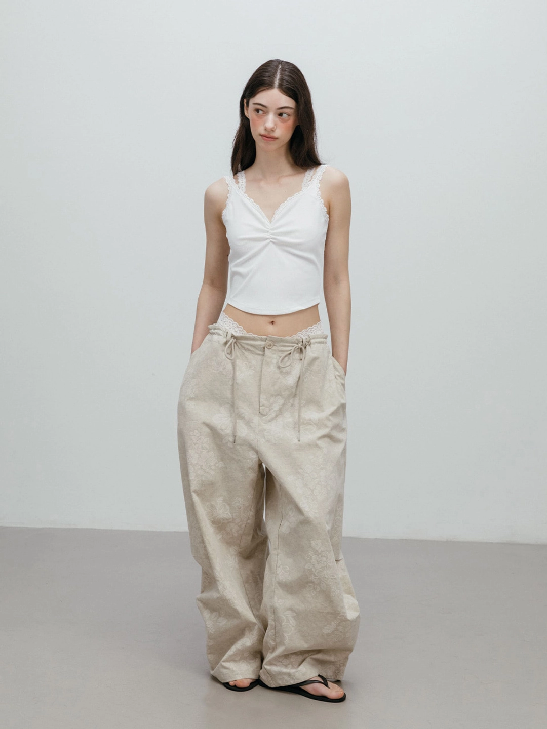 모이페어 FLOWER WIDE PANTS / BEIGE 상품 이미지 2