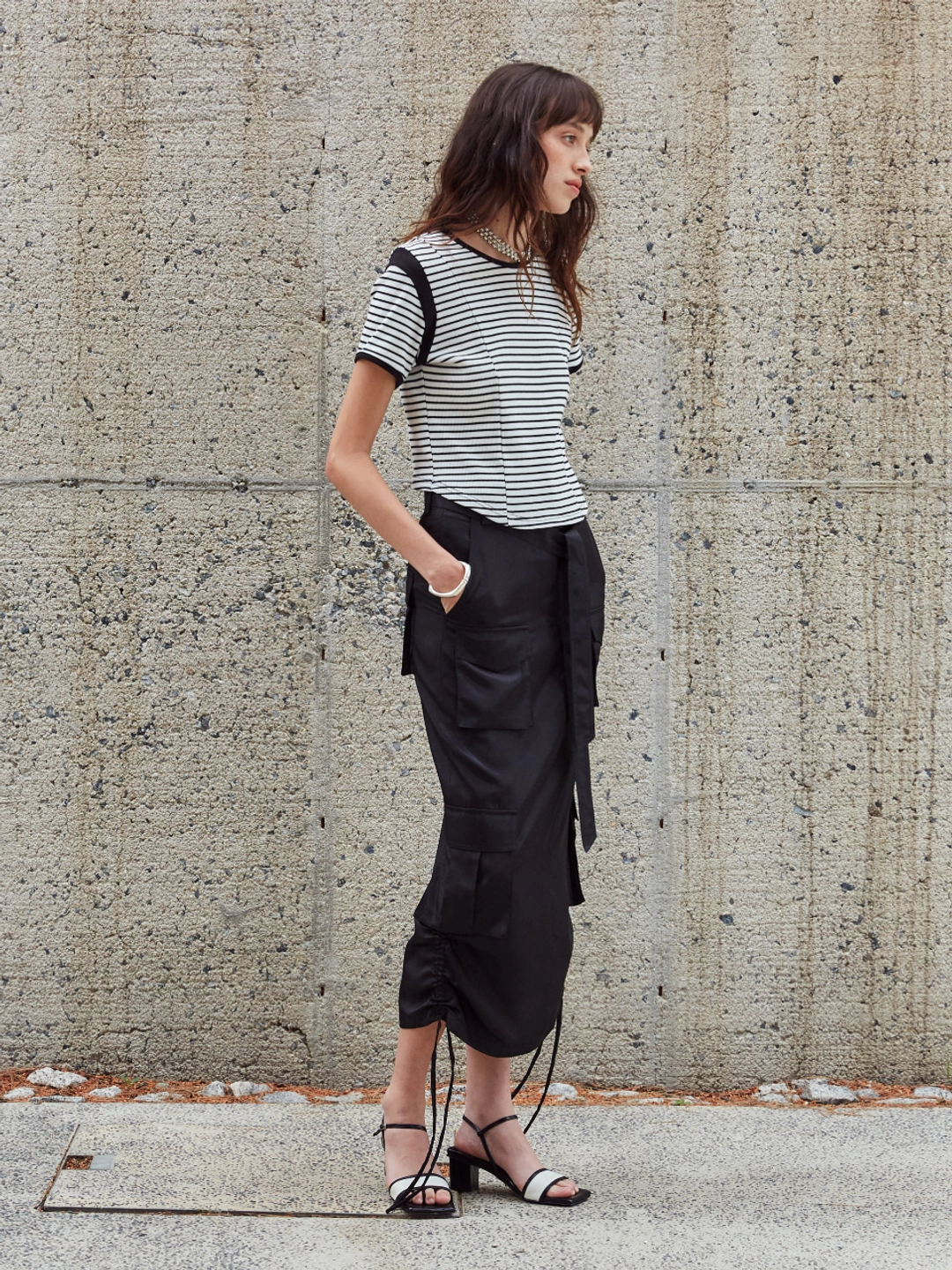 뮤제 [6th] LILY Side String Belted Satin Cargo Long Skirt_Black 상품 이미지 3