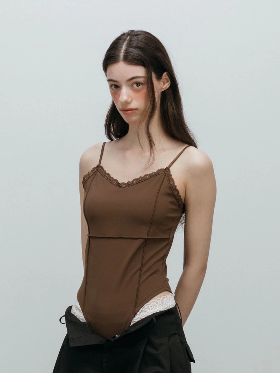 모이페어 LACE SLEEVELESS TOP / BROWN 상품 이미지 1