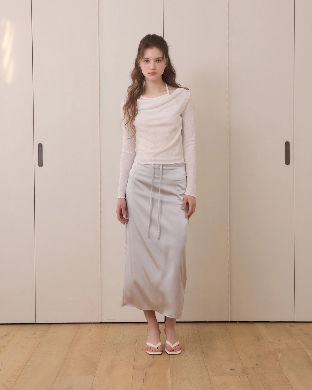 어다울 Satin long H line skirt - ash 상품 이미지 3