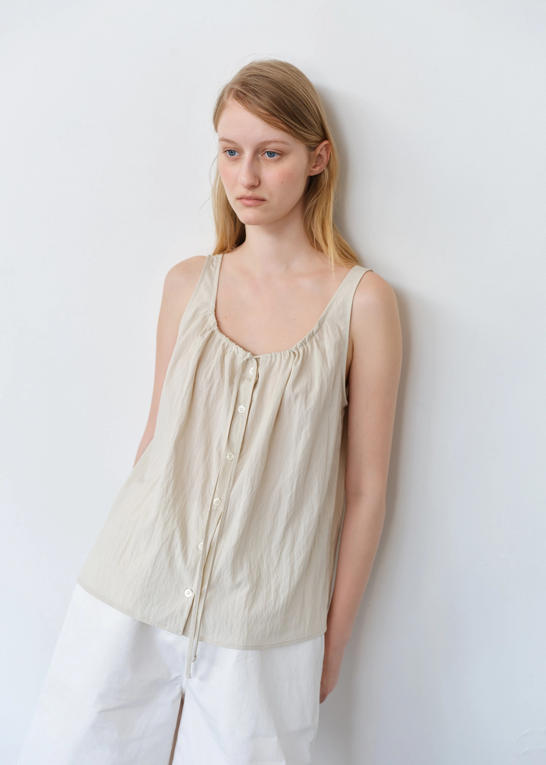 더라이 String Detail Sleeveless Blouse(Beige) 상품 이미지 1