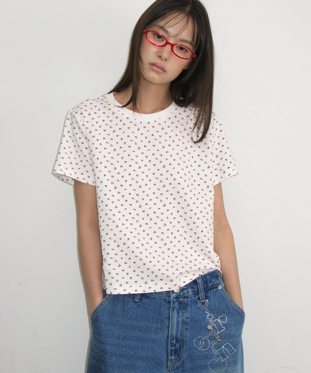 론론 FLORAL MINI LABEL CROP SHORT SLEEVE WHITE 상품 이미지 1