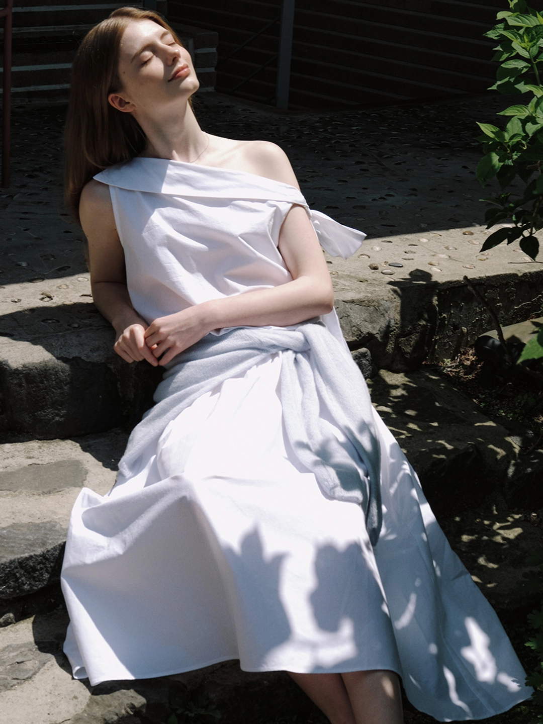 아워코모스 comos 1492 ribbon tied off-shoulder dress (white) 상품 이미지 2
