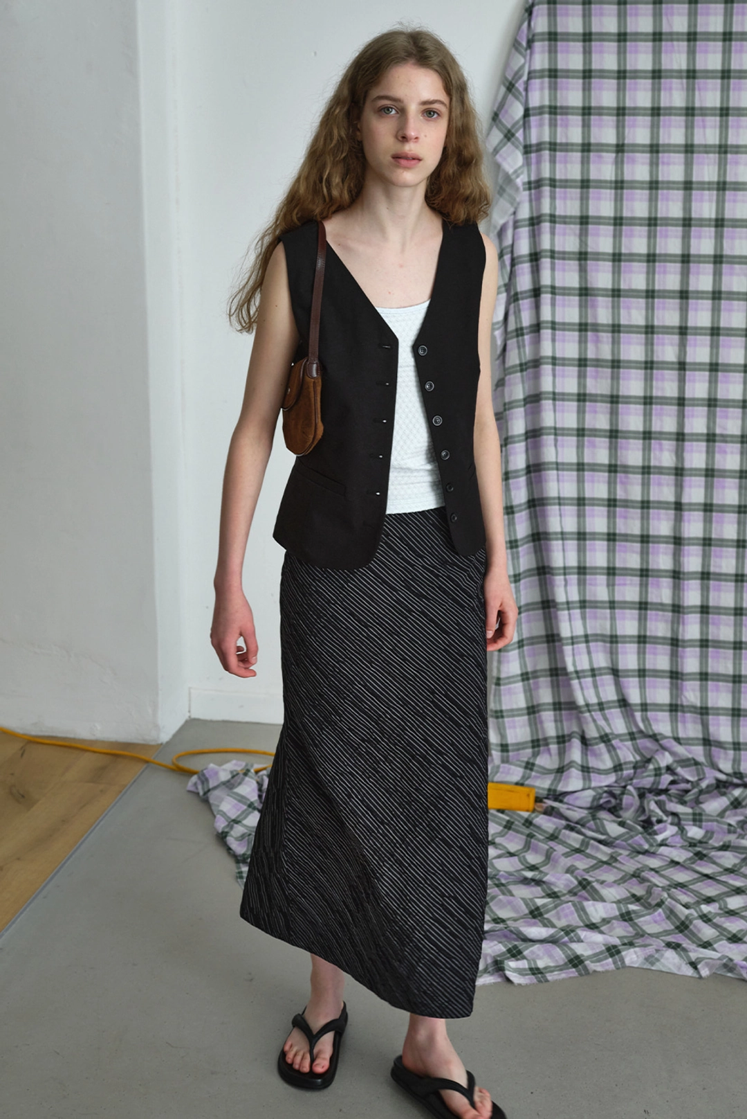 브렌다 브렌든 wavy long skirt - black 상품 이미지 2