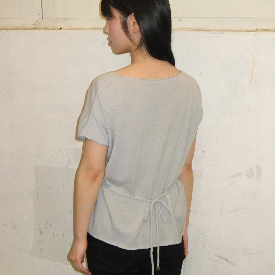 론론 DRAWSTRING KNOT V HALF SLEEVE KNIT GREY 상품 이미지 1
