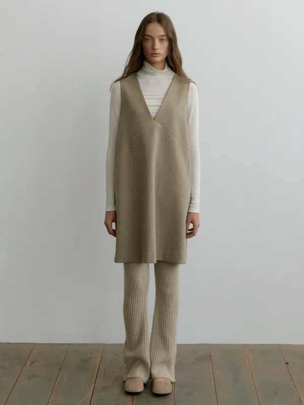 MODERN V-NECK OPS_OATMEAL BEIGE