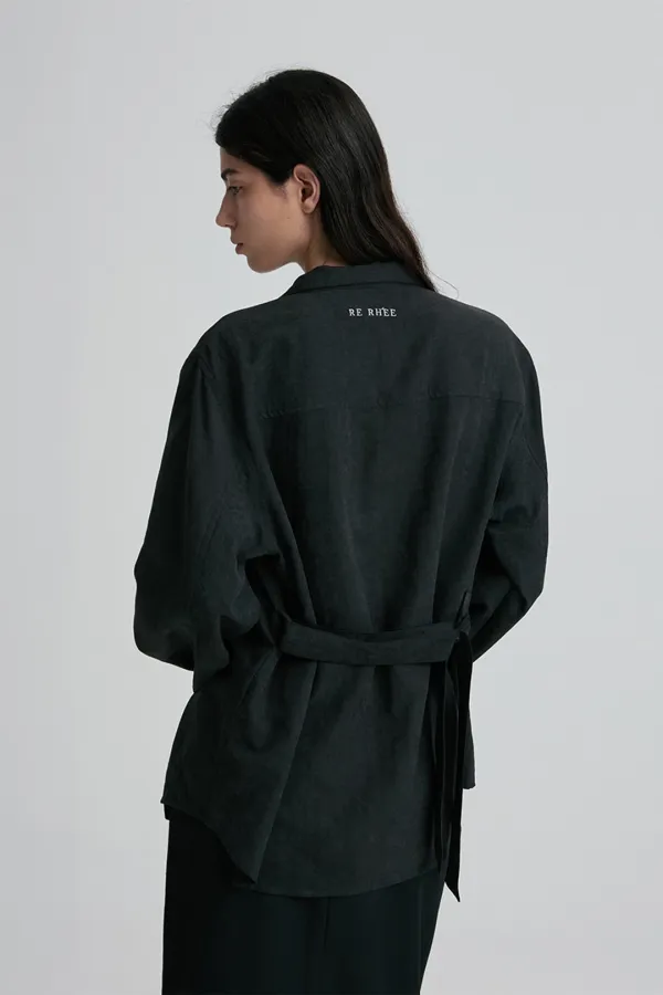 HIGH-NECK BELTED SHIRT CHARCOAL