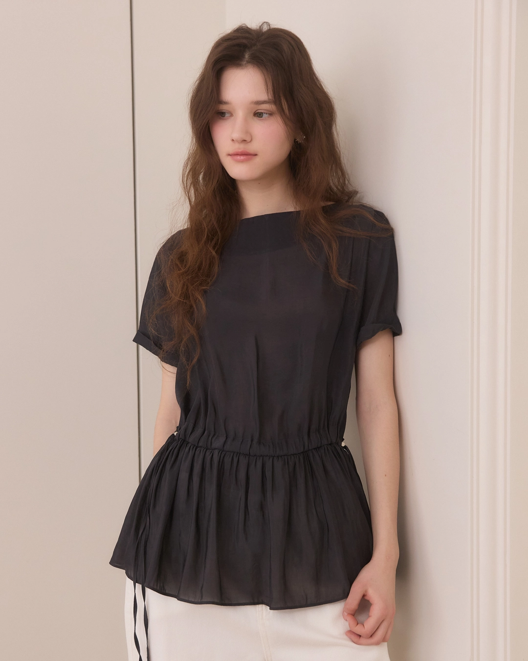 어다울 Boat neck sheer string blouse - navy 상품 이미지 1