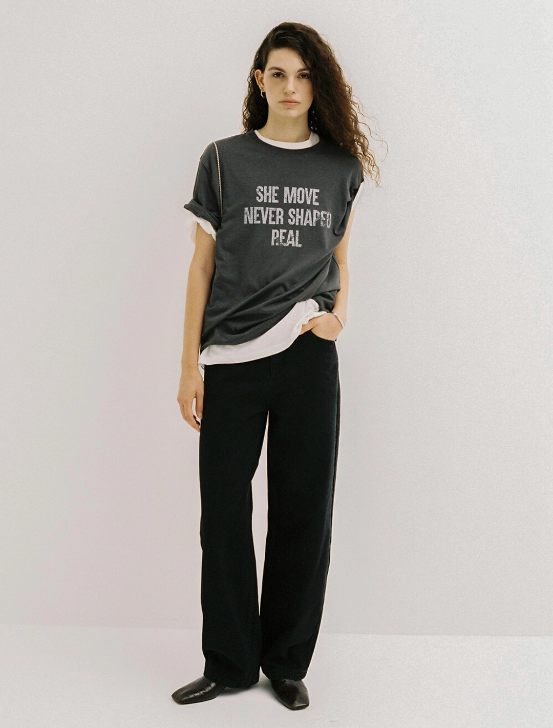솔티페블 VINTAGE CRACK LETTERING T-SHIRT [CHARCOAL] 상품 이미지 2