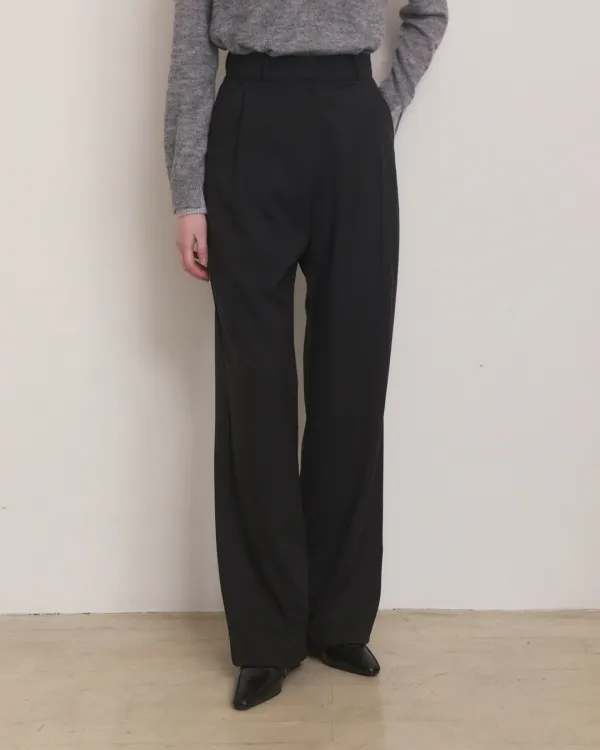 Winter pintuck straight fit slacks - black