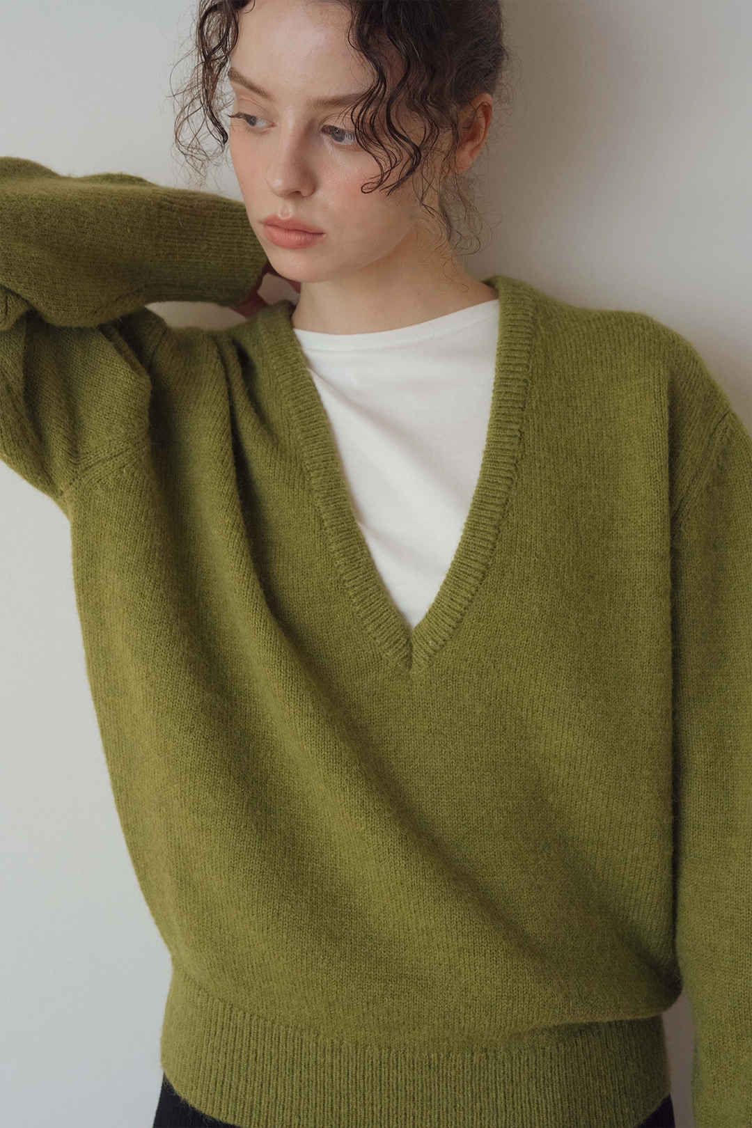 샤드라마 DELIA WOOL V-NECK KNIT [MUTED OLIVE] 상품 이미지 2