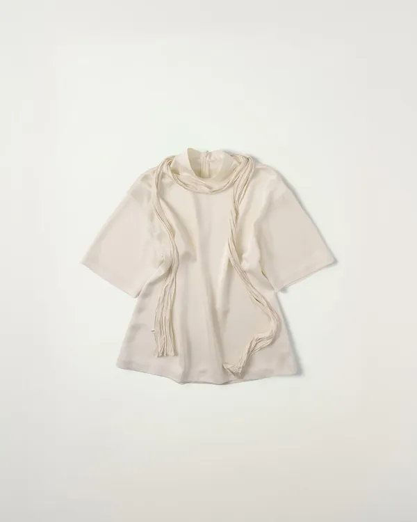[10/19 순차배송] Silky Scarf Blouse [CREAM]