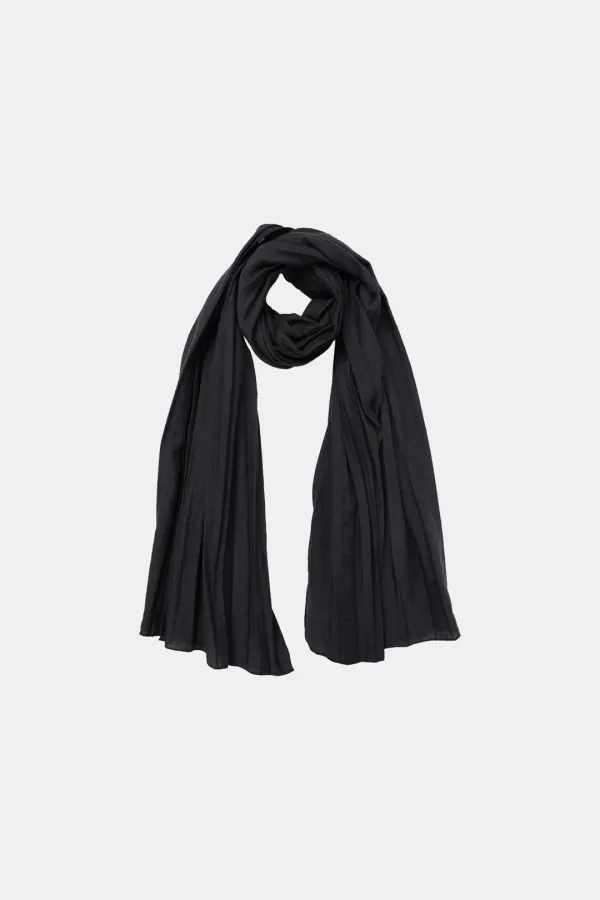 [Exclusive] 3rd/Lustre Pleated Scarf in Charcoal