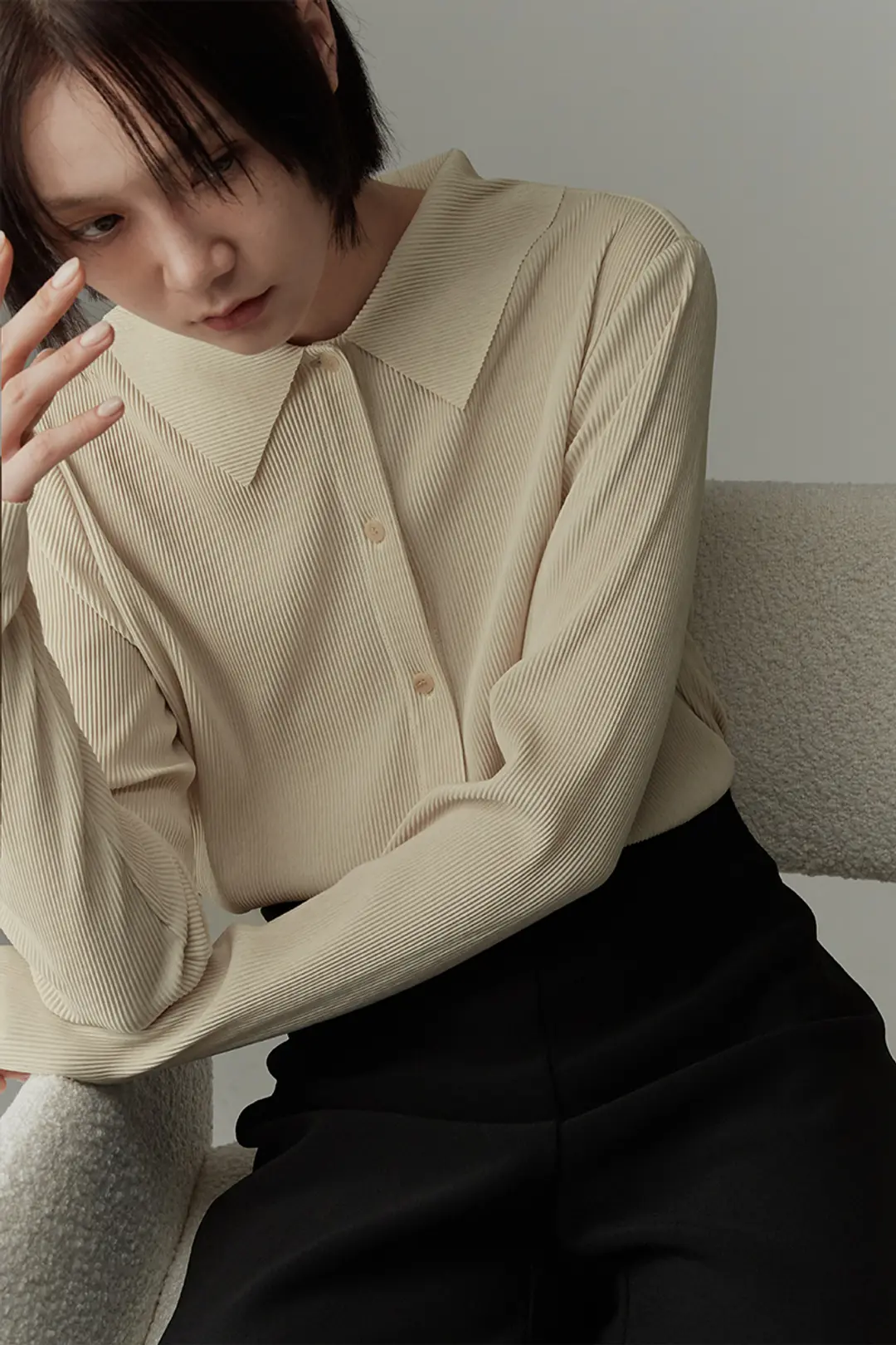 리이 WIDE COLLAR PLEATED BLOUSE 상품 이미지 1
