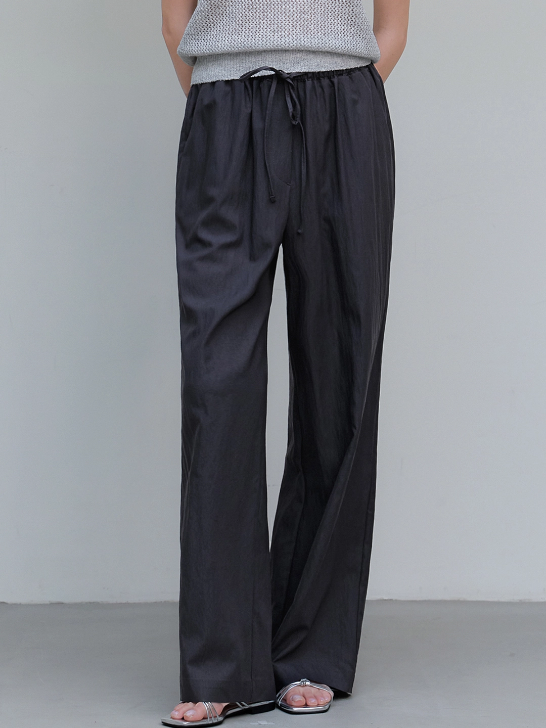 아워코모스 comos 1145 nylon wide banding pants (charcoal) 상품 이미지 2