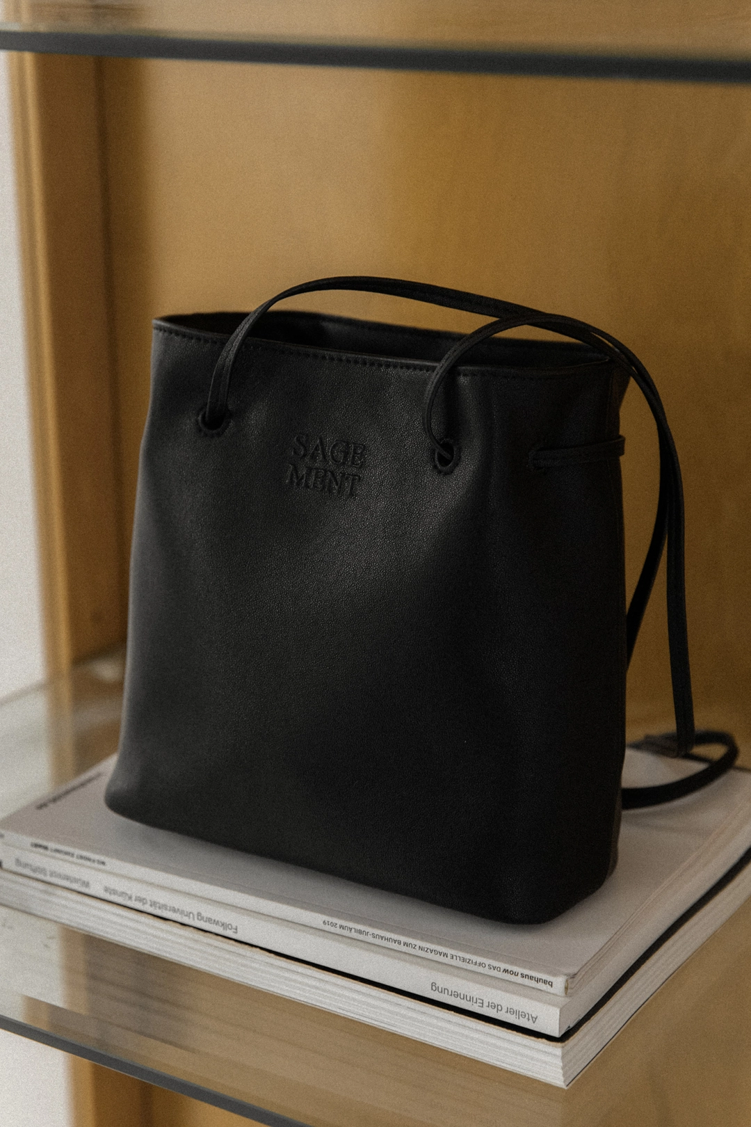 세이지먼트 MYLO LEATHER DRAWSTRING BAG_BLACK 상품 이미지 1