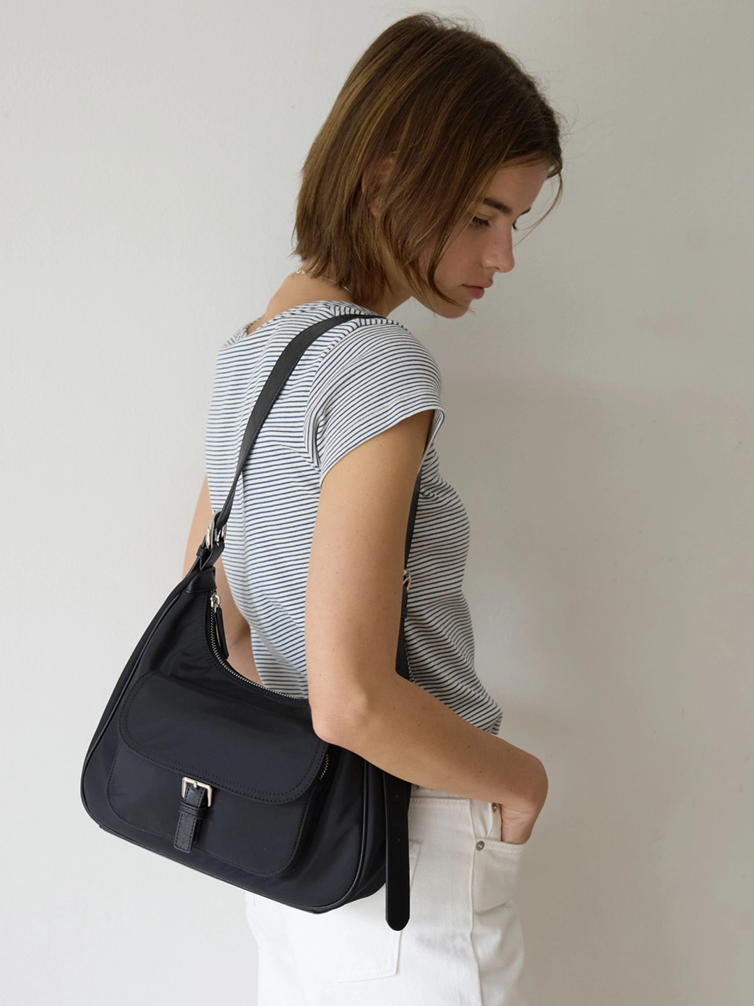 어몽 A NYLON BUCKLED POCKET SHOULDER BAG_BLACK 상품 이미지 2