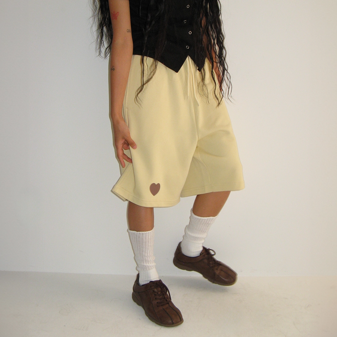 론론 HEART POINT BERMUDA TRAINING HALF PANTS SOFT YELLOW 상품 이미지 1