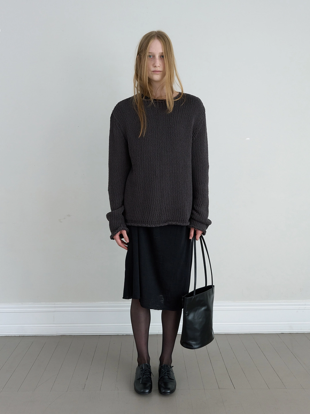 낫띵에브리띵 RELAXED COTTON SWEATER IN CHARCOAL 상품 이미지 1