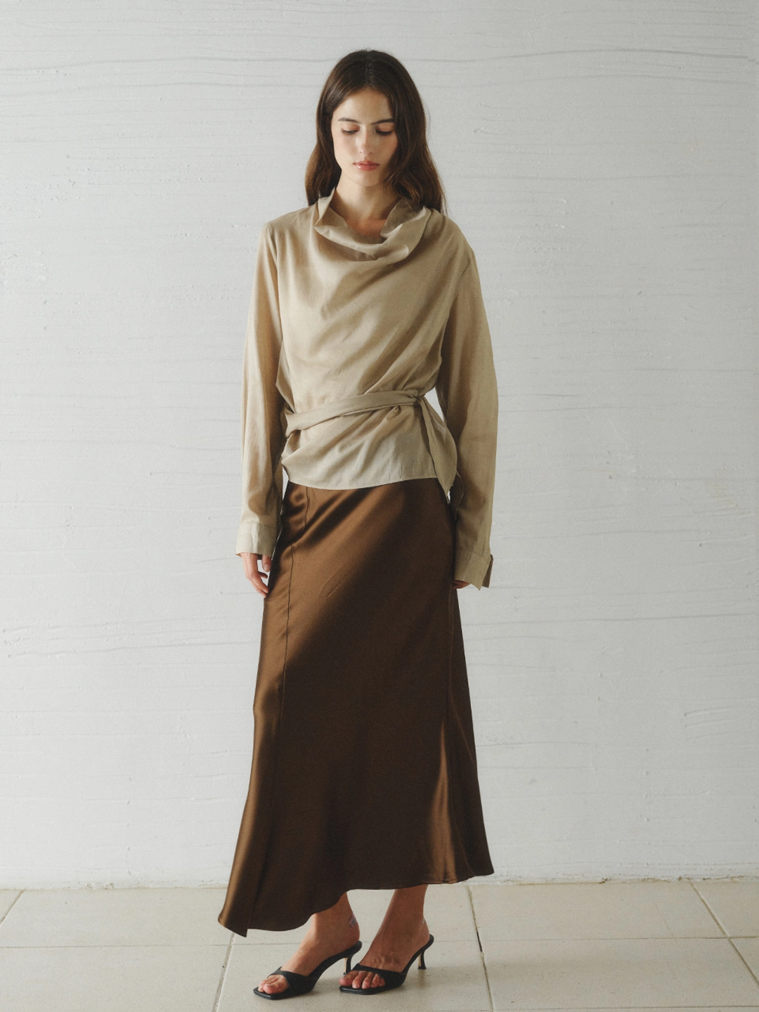 르니나 ALOHA unbalanced satin long skirt_brown 상품 이미지 3