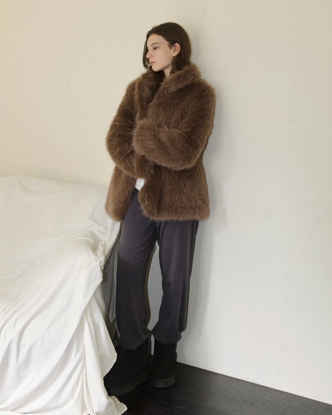 어다울 High touch vegan fox fur half coat - ash brown 상품 이미지 2