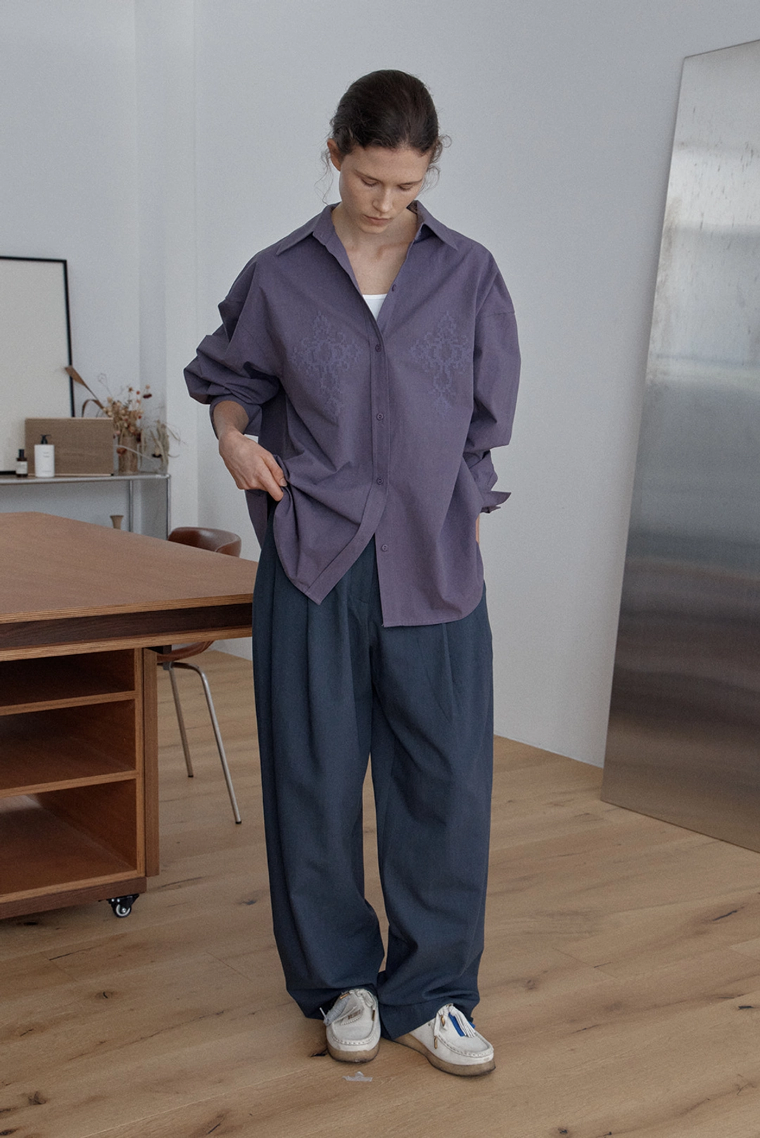 브렌다 브렌든 baker pintuck pants - navy 상품 이미지 1