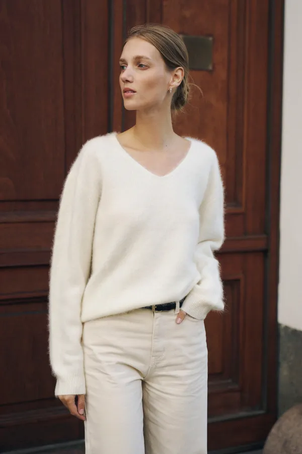 Silk Wool Brushed V-Neck Knit Top [LMBFWIKN2105]-Ivory [10/12 예약배송]
