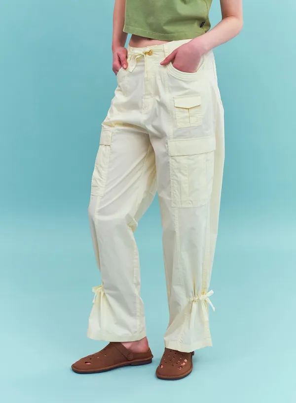 (W) Coated Cotton Cargo Pants - Cream