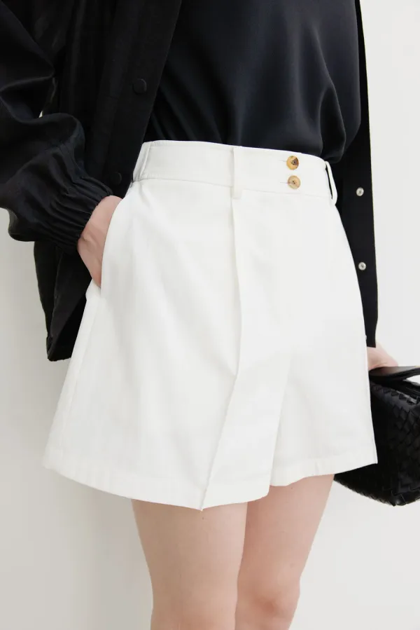 Cotton blend pin-tuck shorts_white