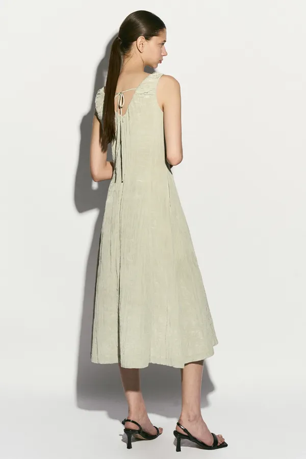 CRINKLED SLEEVELESS MIDI DRESS MELON