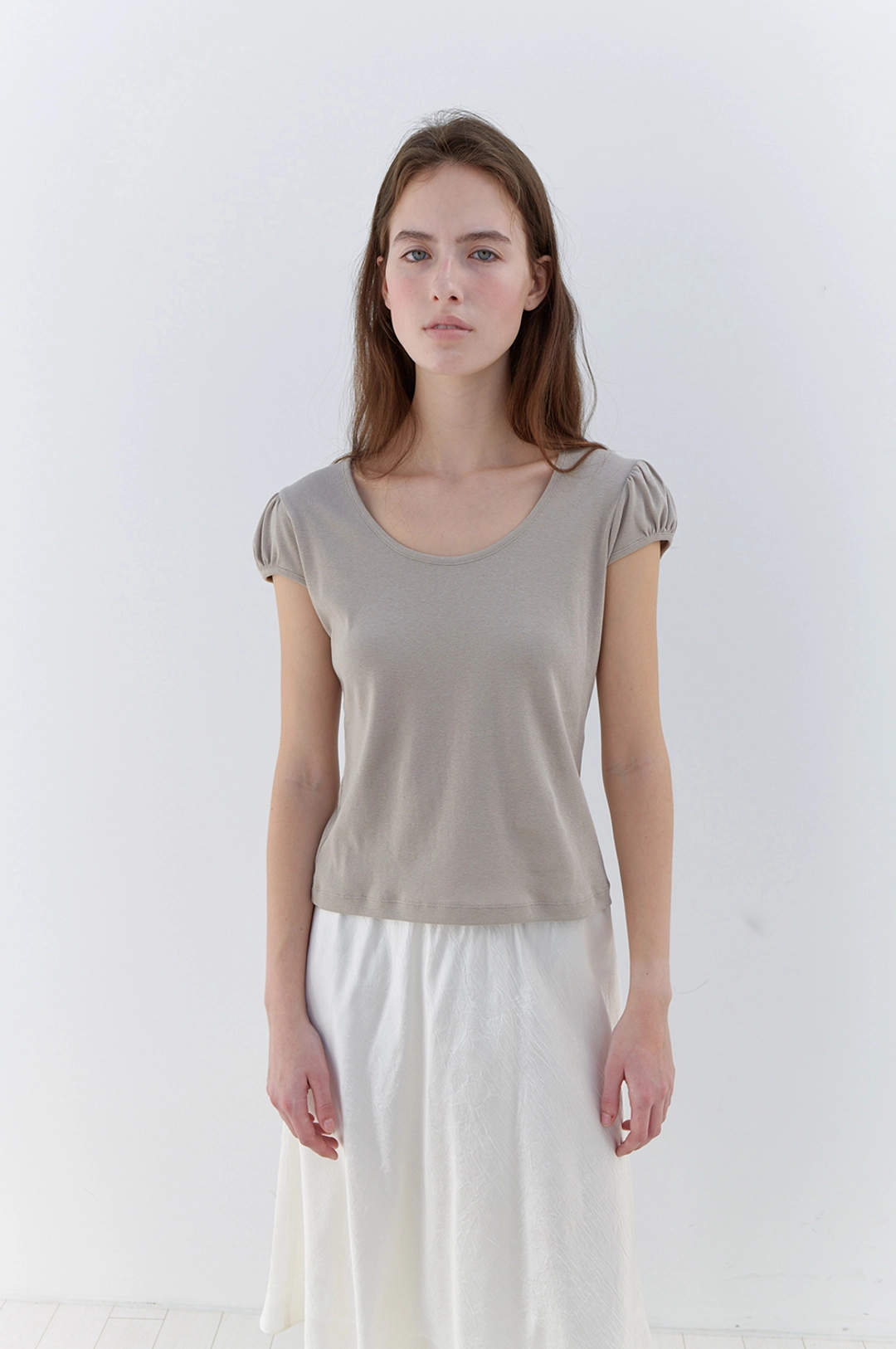 엘오61 Jean Cap-sleeve Top  in Taupe 상품 이미지 2