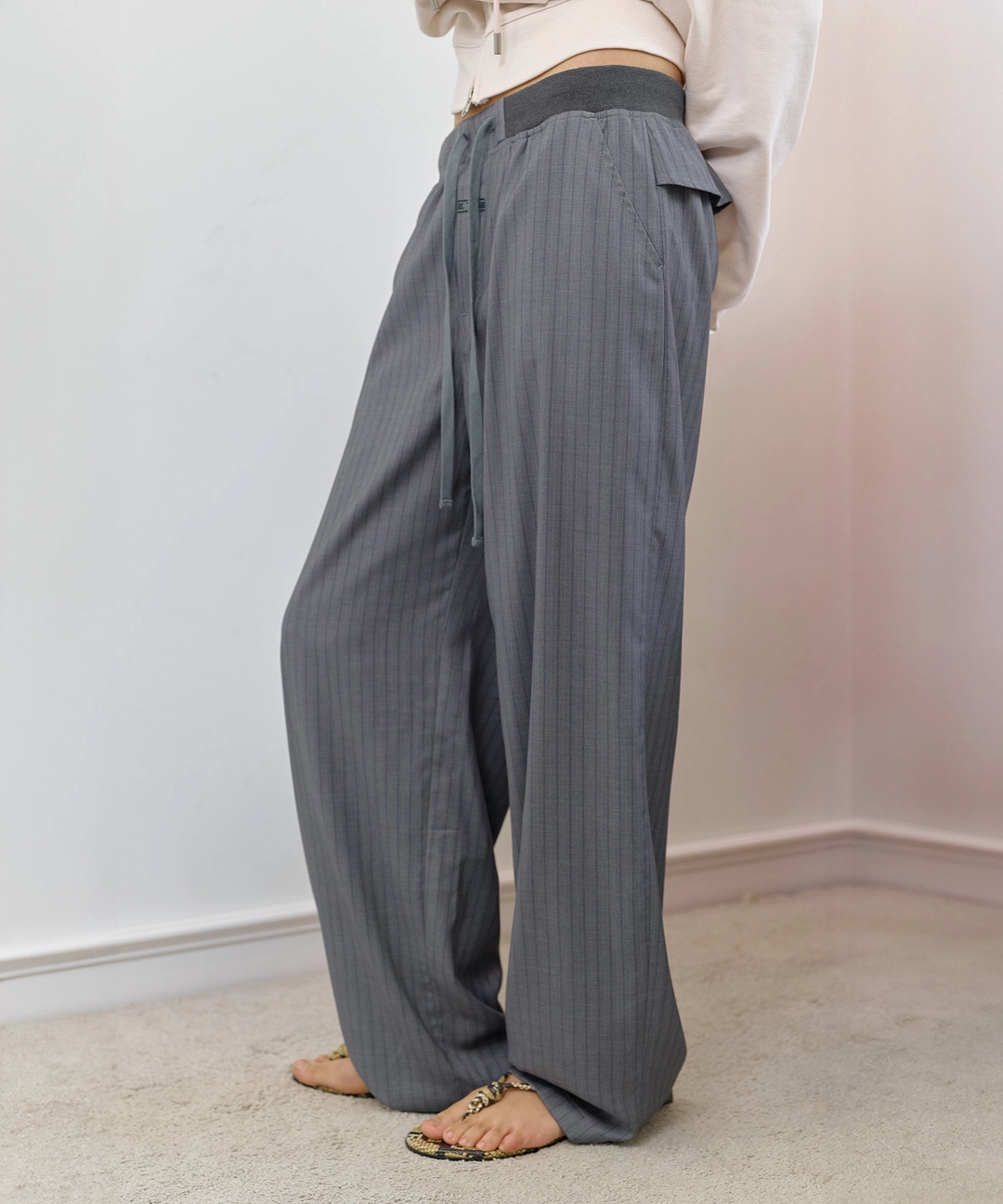 비터셀즈 Pinstripe Wide Banding Slacks-Grey 상품 이미지 2