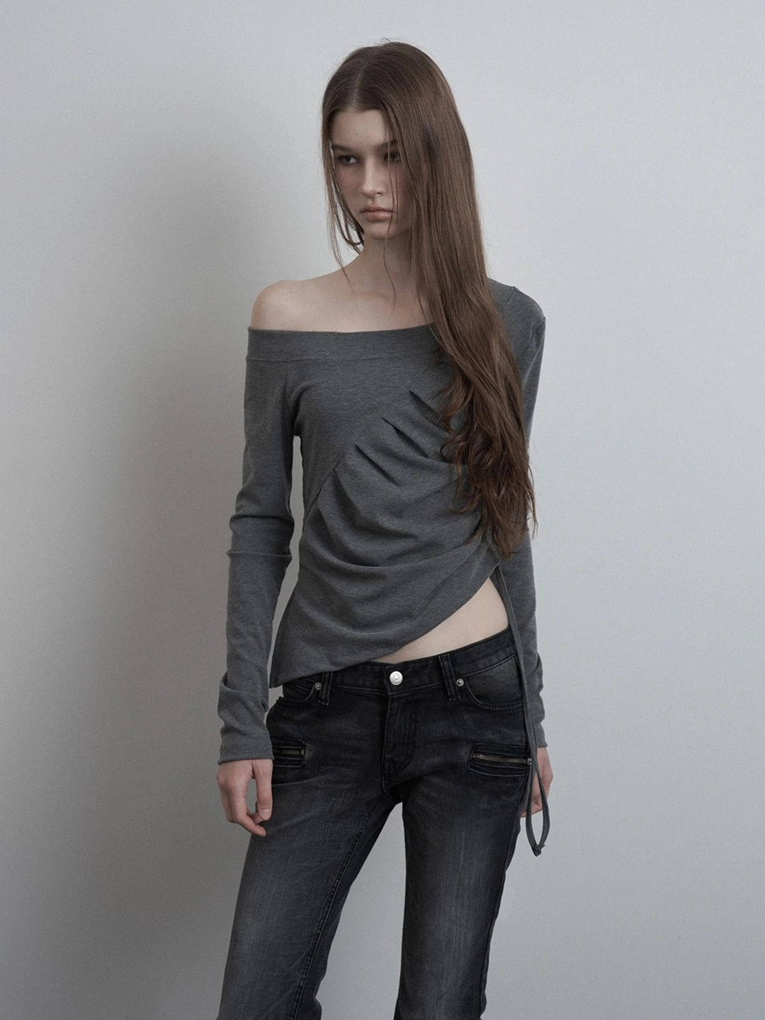 이네기 Asymmetric Cinch One Shoulder Top (charcoal) 상품 이미지 1