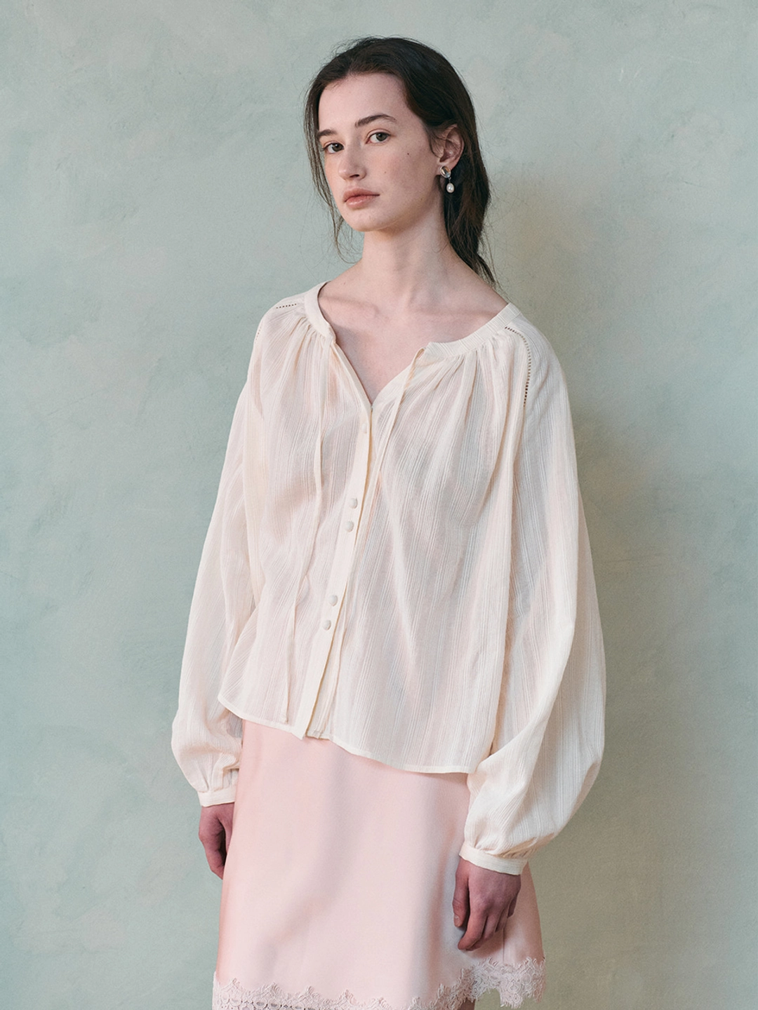 르니나 LUCIA raglan shirring blouse_ivory 상품 이미지 1